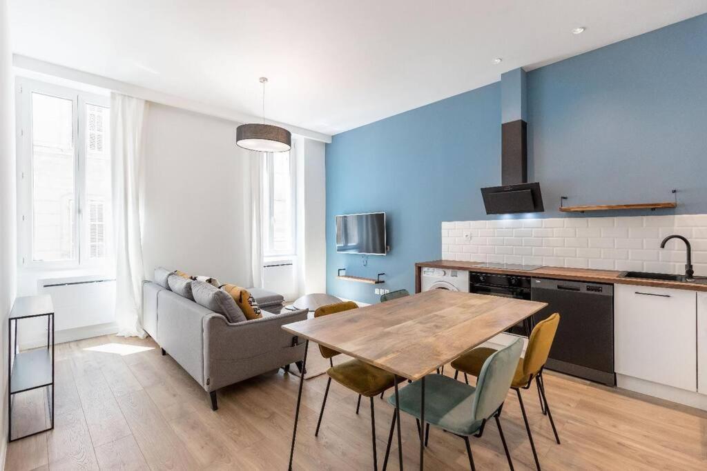 Castellane Centre : Deux Appartement *